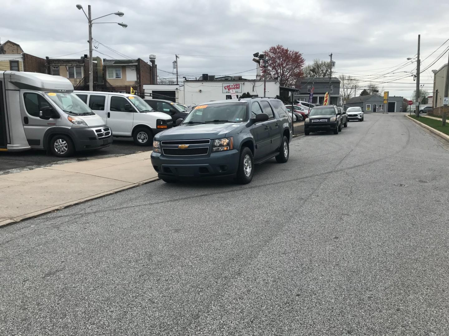 2010 Blue /Gray Chevrolet Suburban LS (1GNUKHE33AR) with an 5.3 V8 engine, Automatic transmission, located at 577 Chester Pike, Prospect Park, PA, 19076, (610) 237-1015, 39.886154, -75.302338 - Photo#1